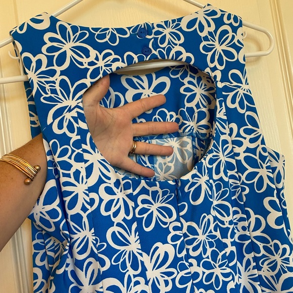 AGB Sleeveless Dress w/ Cutout - Picture 5 of 5